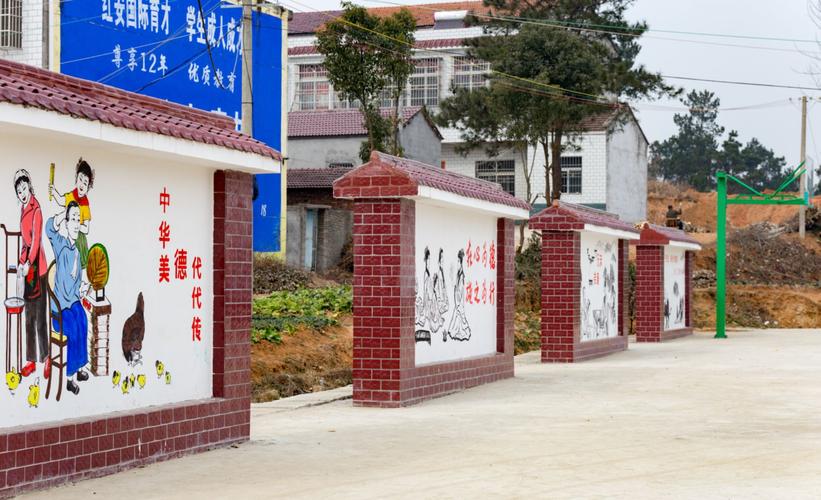 华家河镇矿山村自发组织广场舞表演活动,充分展现了新