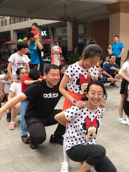 有学校工会组织的第一届六一儿童节活动,内容丰富玩得开心,好巧俩家分