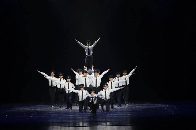 组织近40部舞剧在10座剧场上演,线下观演人数超过5万人次,线上活动